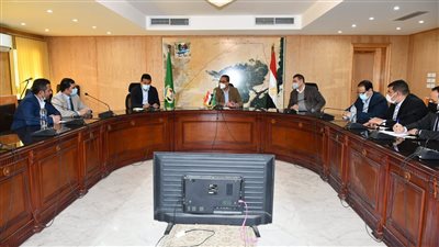 محافظ الفيوم يؤكد ضرورة الاستفادة من دراسات جغرافيا الطرق والنقل