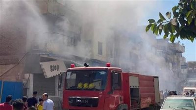 مدير أمن البحر الأحمر ينتقل إلى موقع حريق مستشفى الغردقة العام 