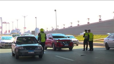 لتلف الملصق الإلكتروني.. الأمن يكشف ملابسات شكوى مواطن ضد ضابط مرور سحب رخصته