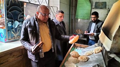 وكيل تموين الإسكندرية يقود حملة على المخابز البلدية والأسواق ويأمر بغلق مخبز مخالف