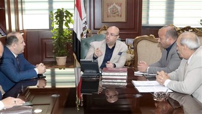 محافظ بني سويف يطالب بسرعة التجهيز والإعلان عن أماكن معارض السلع واللحوم استعدادًا لشهر رمضان 