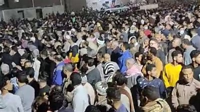 بث مباشر | المئات يشيعون جثمان 4 عمال ضحايا حادث انهيار سور شركة بالشرقية