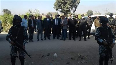 مدير أمن الأقصر يترأس حملة لإزالة تعديات على أكبر مشروع سكني بأرمنت | صور