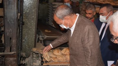 محافظ القليوبية يقود حملة مفاجئة لضبط مخالفات المخابز في مدينة بنها 