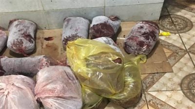 ضبط قرابة 2 طن لحوم مجهولة المصدر داخل مصنع دون ترخيص بالمرج