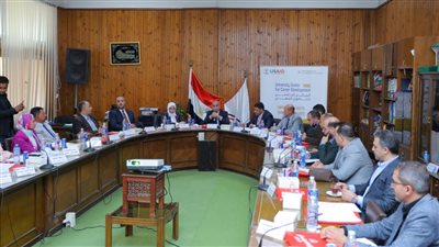 رئيس جامعة الزقازيق يشهد فعاليات المائدة المستديرة لمناقشة احتياجات ومتطلبات سوق العمل