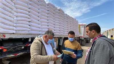 ضبط 52 طن دقيق فاخر و21 طن أرز بهدف احتكارها ببني سويف 