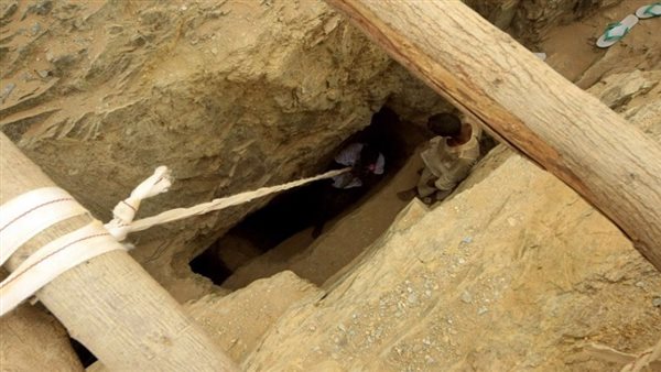 انهيار بئر داخل منزل