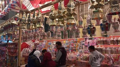  انتشار شوادر بيع فوانيس رمضان في العريش.. والأسعار تبدأ من 20 جنيها | بث مباشر