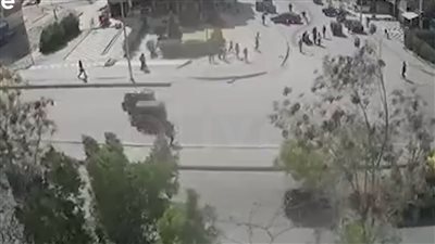 فقد السيطرة على القيادة.. شاهد طفل يقود أتوبيس يدهس 3 أشخاص بأكتوبر