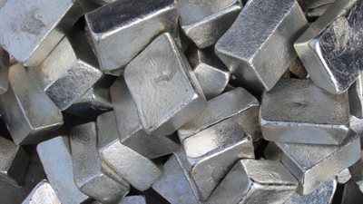 بلومبرج: سعر النيكل يتضاعف خلال 48 ساعة.. وتهديد برفع تكاليف بطاريات السيارات الكهربائية