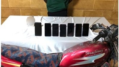 أسلوب الخطف.. ضبط عنصر إجرامي متخصص في سرقة الهواتف المحمولة بـ15 مايو