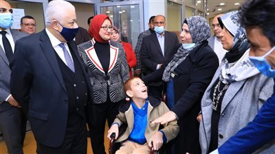 طارق شوقي يتفقد مركز تأهيل ذوى الاحتياجات الخاصة بالعاشر من رمضان