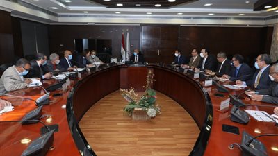 وزير النقل يبحث مع الستوم العالمية توريد 55 قطارًا مكيفًا للمترو