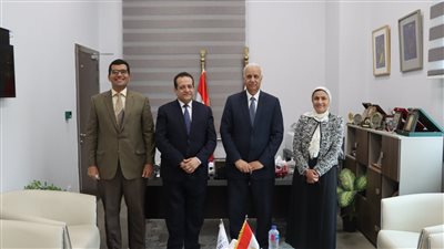 مستشار منظمة الصحة العالمية يزور جامعة العلمين الدولية 