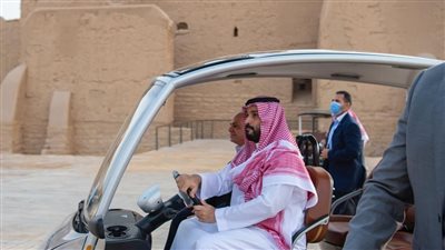 الرئيس السيسي يجري جولة تفقدية في حي الطريف التراثي بالرياض