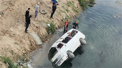 إصابة 10 أشخاص في حادثة انقلاب سيارة ميكروباص بترعة الإسماعيلية 