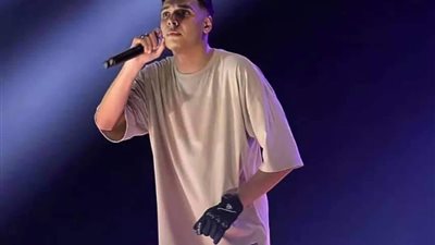 مصطفى كامل يغرم مروان بابلو 50 ألف جنيه بعد تكسير المايك على المسرح