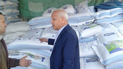 لمواجهة رفع الأسعار والاحتكار.. ضبط 62 طن مواد غذائية وأعلاف في حملة لتموين المنوفية | صور