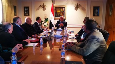 وزير قطاع الأعمال العام يستعرض خطة تطوير راكتا للورق بتكلفة تتجاوز 200 مليون دولار 