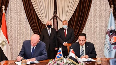 العربية للتصنيع توقع بروتوكول تصنيع شاشات تفاعلية مع شركة بروميثيان الإنجليزية