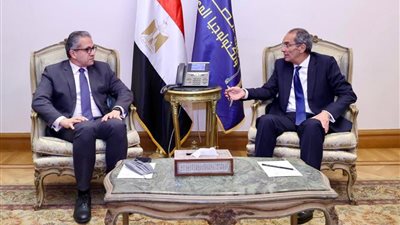 وزيرا السياحة والاتصالات يتابعان الموقف التنفيذي لرفع كفاءة سرعات خدمة الإنترنت بالمنشآت الفندقية | صور 