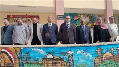 رئيس مدينة ملوي يشارك طابور الصباح بعدد من المدارس للاحتفال بذكرى يوم الشهيد في المنيا