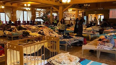 فنادق غرب أوكرانيا تتحول إلى ملاجئ لصغار السن والنساء والحيوانات