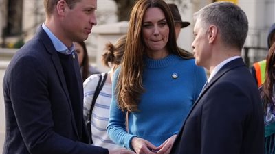 دوقة كامبريدج ترتدي دبوس العلم الأوكراني في أحدث إطلالة لها | صور