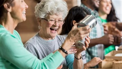  هدايا للأمهات الكبار.. ونصائح مهمة لتقديم هدية الحموات في عيد الأم   