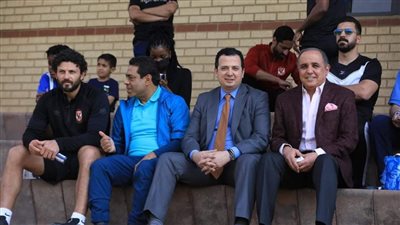 مران قوي لحراس الأهلي وسفير مصر بجنوب إفريقيا يحضر المران 