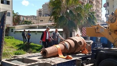 يعود عهده للخديوي إسماعيل ويزن 22 طنا.. نجاح نقل أكبر مدفع أرمسترونج لكوم الناضورة بالإسكندرية | صور