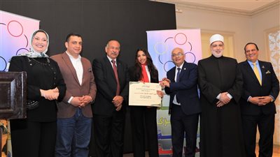 التعليم تكرم طالبة مدارس النيل الحاصلة على الميدالية البرونزية ببطولة كأس العالم للرماية