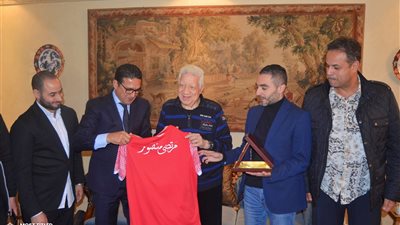 مرتضى منصور يقيم حفل تكريم لبعثة الوداد المغربي بمنزله