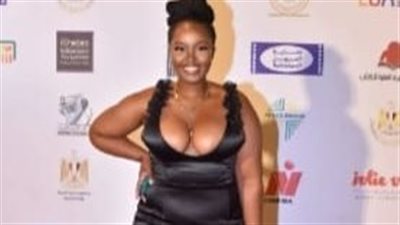 بإطلالة جريئة.. المخرجة أبولين تراوري تخطف الأنظار في ختام مهرجان الأقصر للسينما الإفريقية | فيديو