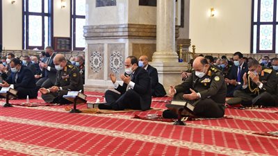 الرئيس السيسي يؤدي صلاة الجمعة بمسجد المشير طنطاوي 