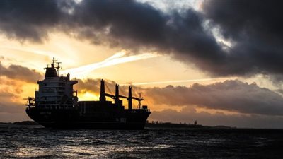 بعد حظر الإمدادات من موسكو.. أسطول ناقلات النفط الروسي يتوقف تدريجيًا