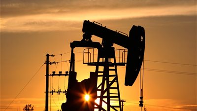 أسعار النفط تتراجع عند التسوية.. وخام برنت يسجل 73.23 دولارًا للبرميل