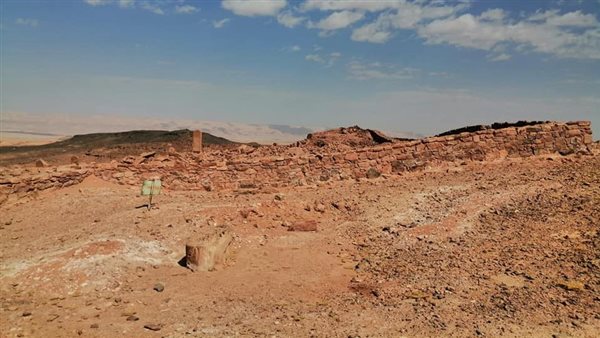 الآثار تبدأ حفائر