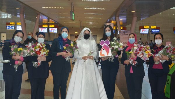 توزيع هدايا على المسافرات