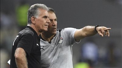 مساعد كيروش ساخرًا من أحداث مباراة السنغال: دعونا نوزع الليزر في الملاعب