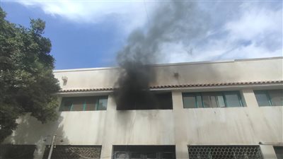 نشوب حريق بأحد مخازن مستشفى الغردقة.. والدفع بسيارات الحماية المدنية للسيطرة عليه | صور 