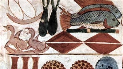 باحث يكشف سبب عدم تناول المصريين القدماء السمك.. ويؤكد: مطبخهم مثل مطبخنا اليوم