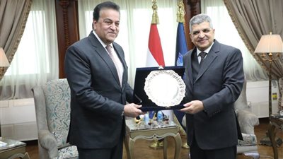 خالد عبدالغفار: تخصيص نقطة إضافية لتطعيم العاملين بهيئة قناة السويس بالجرعة التنشيطية