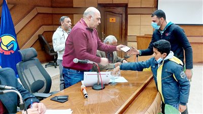 تسليم 30 وحدة سكنية ضمن مشروع الأسر الأولى بالرعاية في البحيرة