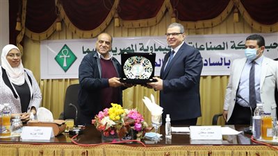 سعفان يتسلم درع كيما تقديرا لجهوده في توفير فرص عمل لـ قادرون باختلاف