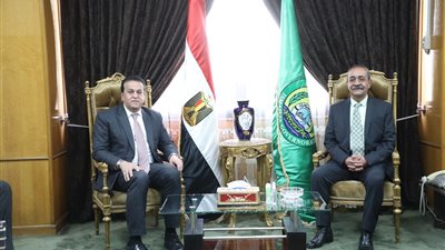 خالد عبدالغفار يناقش مع محافظ الإسماعيلية سرعة استكمال منظومة التأمين الصحي الشامل