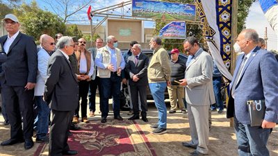 وزير الزراعة ومحافظ أسوان يتفقدان أول محطة لإنتاج شتلات قصب السكر بكوم أمبو 