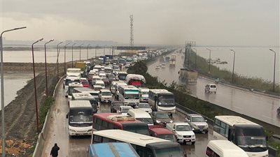 محافظ الإسكندرية: فتح الطريق الصحراوي بعد إزالة آثار حوادث طرق بسبب الطقس 