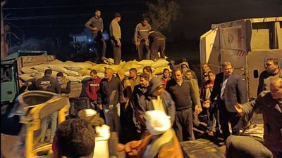 انقلاب تريلا يعطل الحركة المرورية على طريق مطوبس بكفر الشيخ | صور 